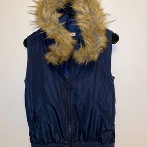 Puffy fur hood vest size S (Gently used)
